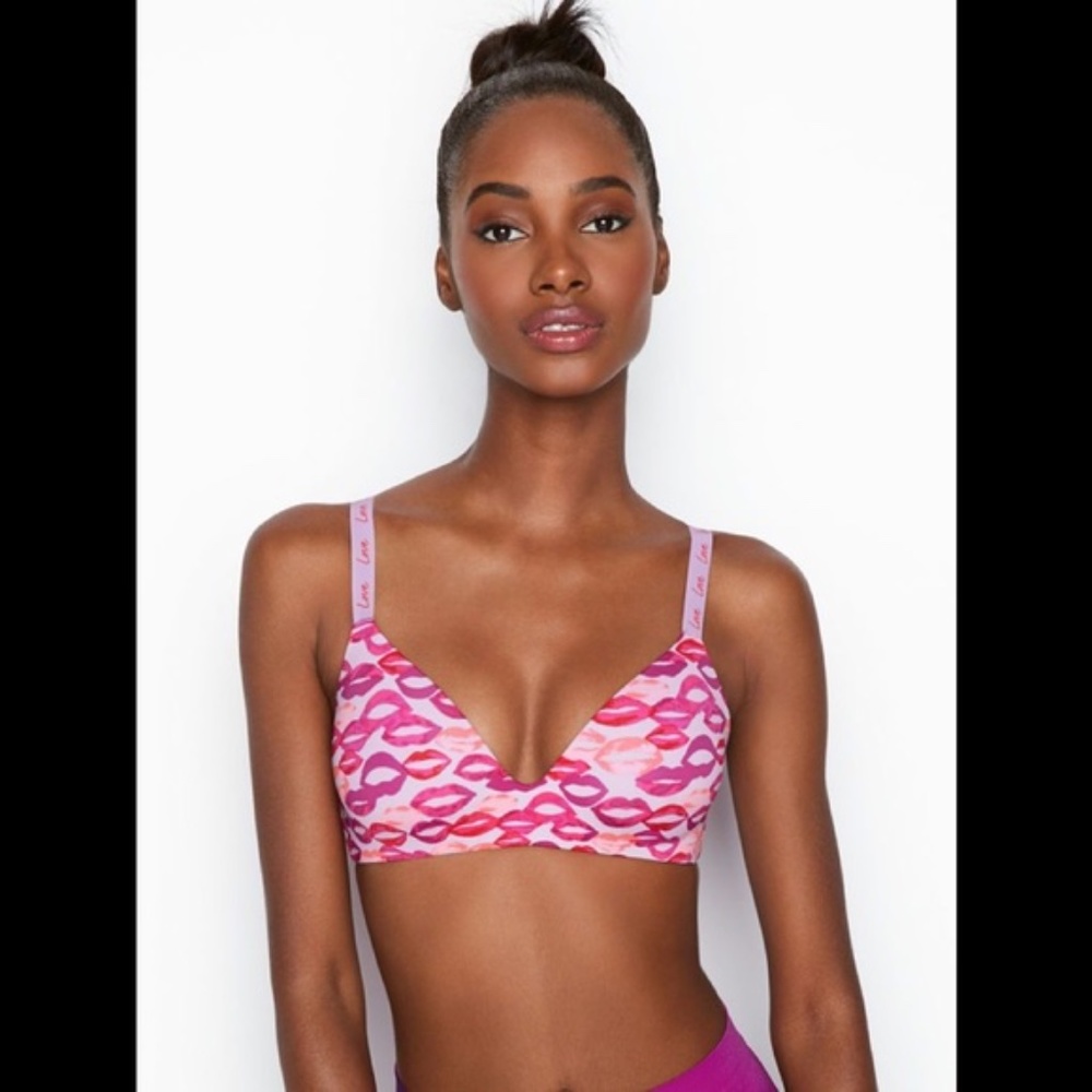 Victoria’s Secret wireless t-shirt bra 34DD lips pattern